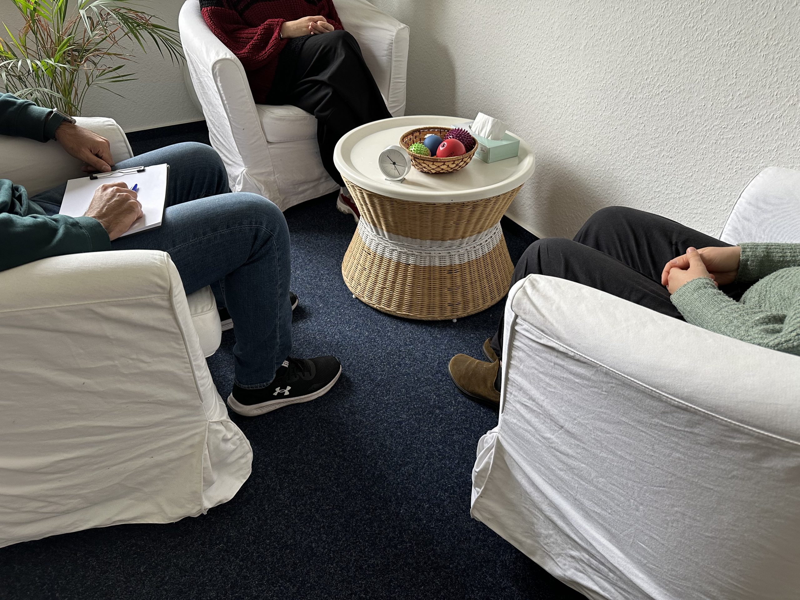 Psychosoziale Versorgung in der Krise: Massive Kürzungen bedrohen Zentren für Geflüchtete in Ostdeutschland